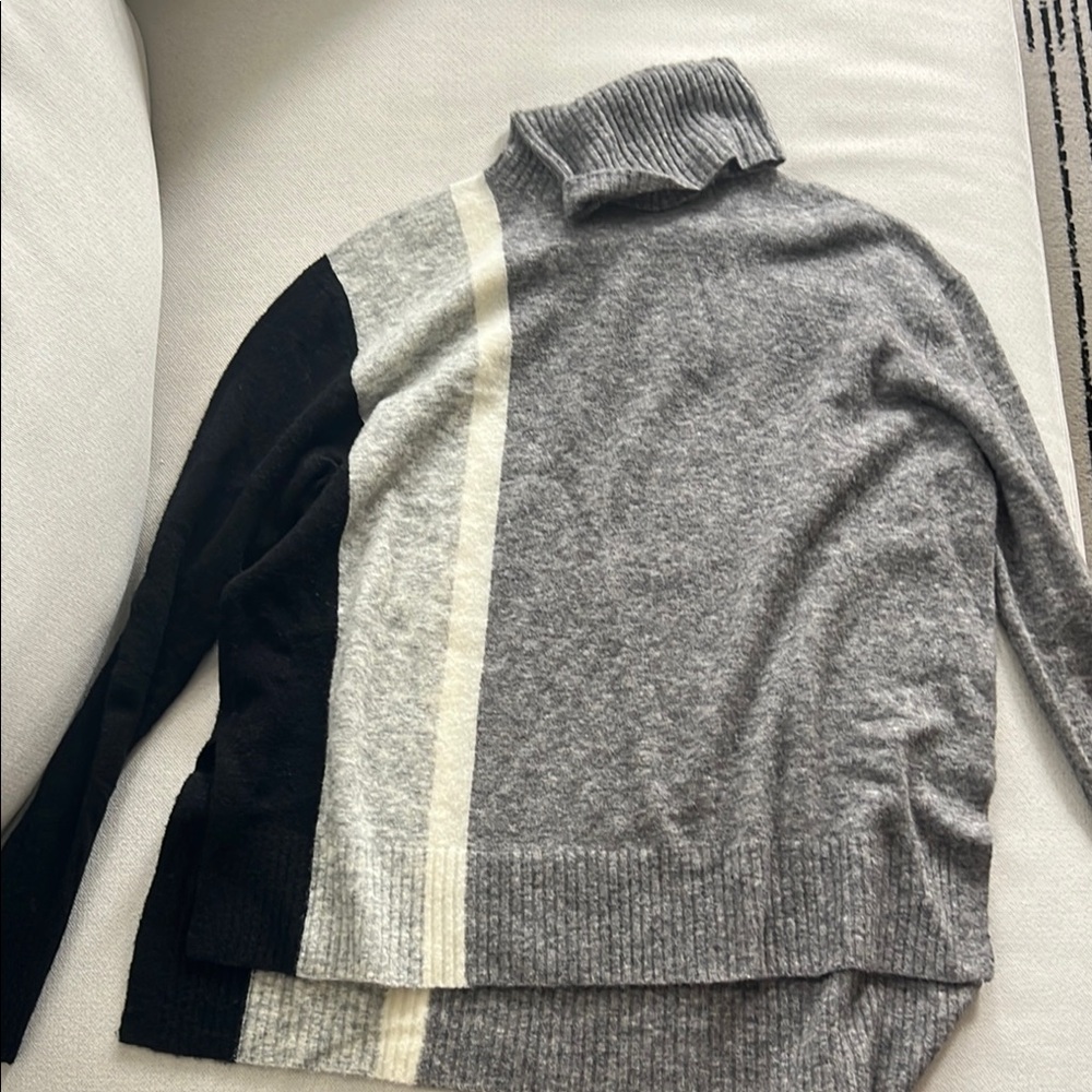 Athleta Gray and Black Turtleneck Sweater